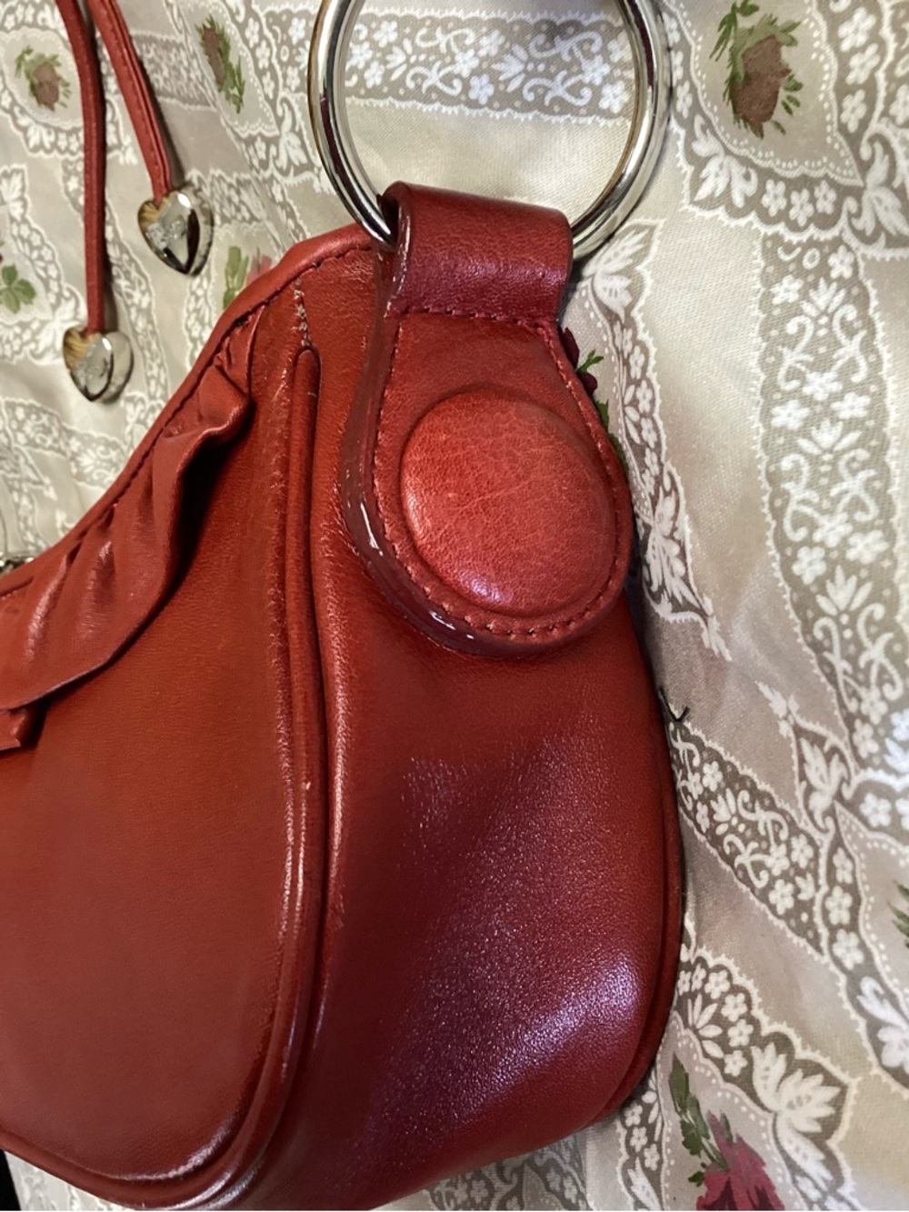 Lovecat Red Ruffle Leather Shoulder Bag with Heart-Tip Drawstring - Picture 7 of 16